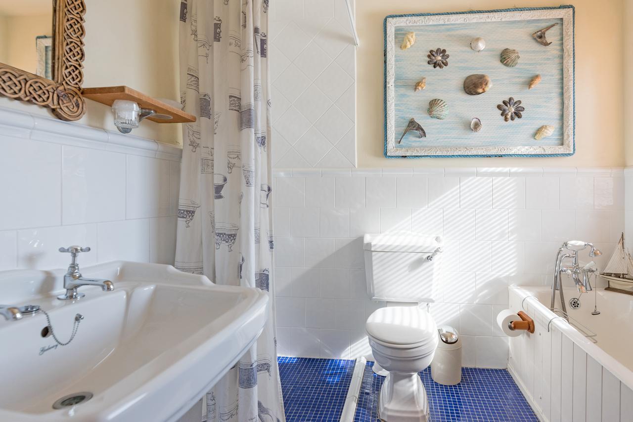 מלון קליפדן Dolphin Beach House מראה חיצוני תמונה