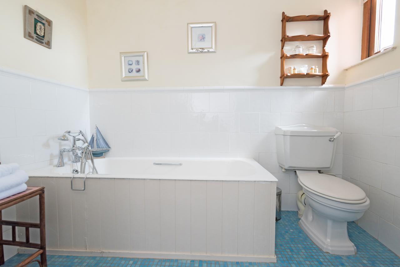 מלון קליפדן Dolphin Beach House מראה חיצוני תמונה