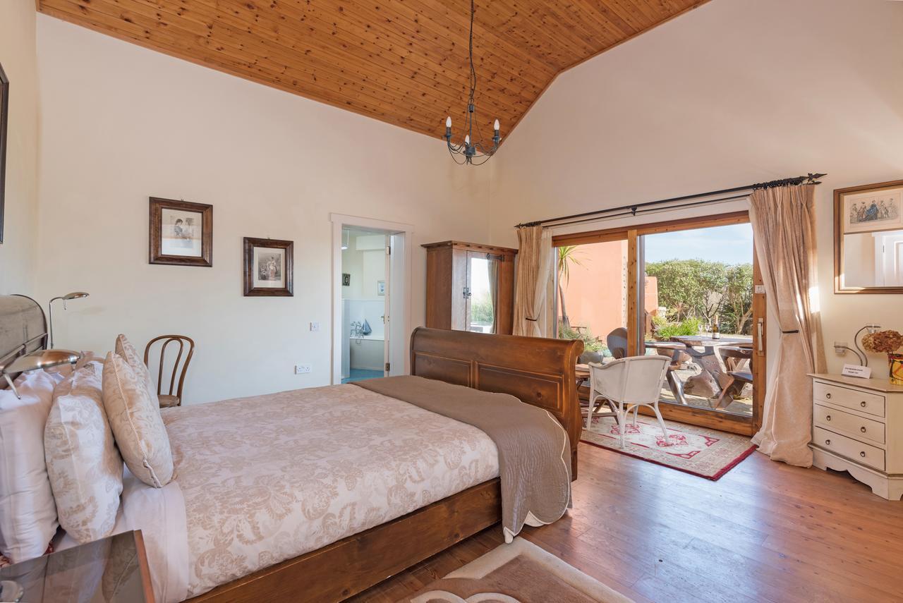 מלון קליפדן Dolphin Beach House מראה חיצוני תמונה